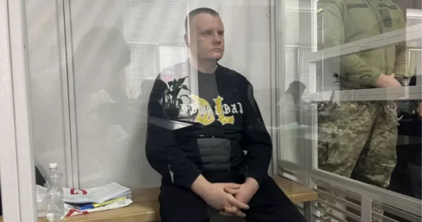 Задержанный в Польше мужчина за оскорбления украинок в стеклянной кабине под охраной