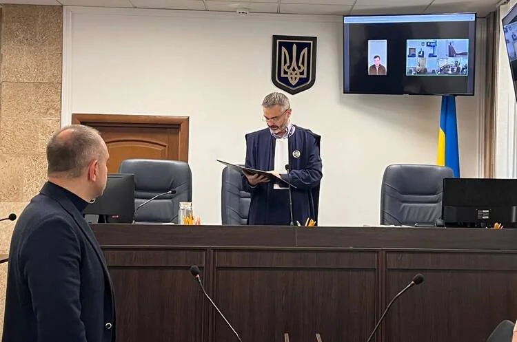 Судья ВАКС объявляет приговор экс-нардепу Деркачу по делу о госизмене