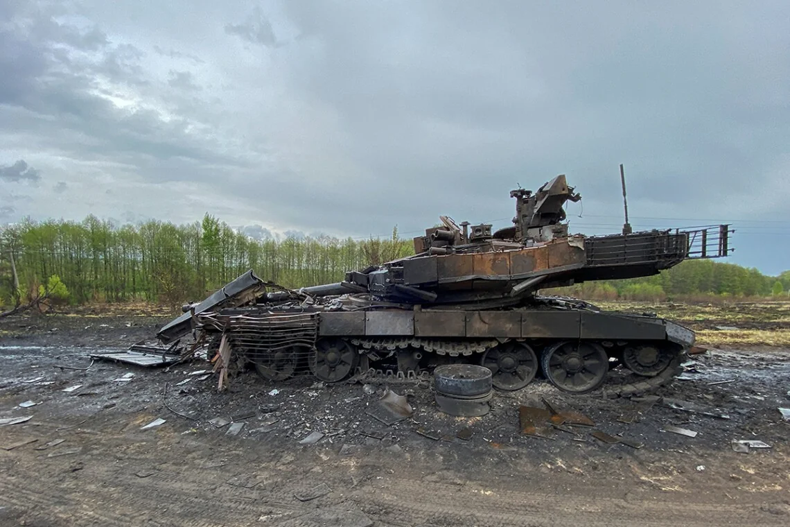Знищений танк РФ на полі бою після невдалої наступальної операції