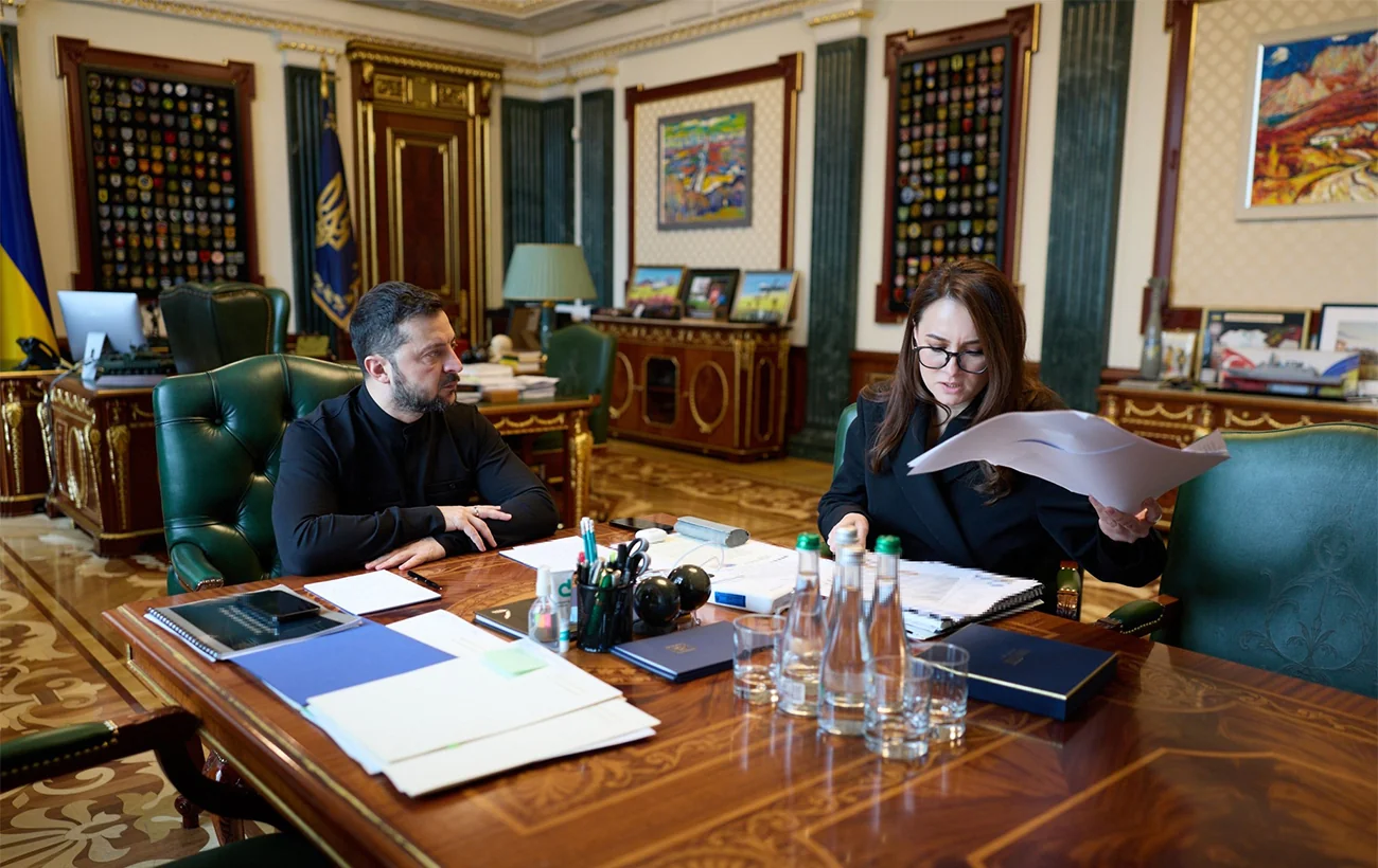Президент Зеленський та премєрка Свириденко обговорюють відставку уряду в кабінеті