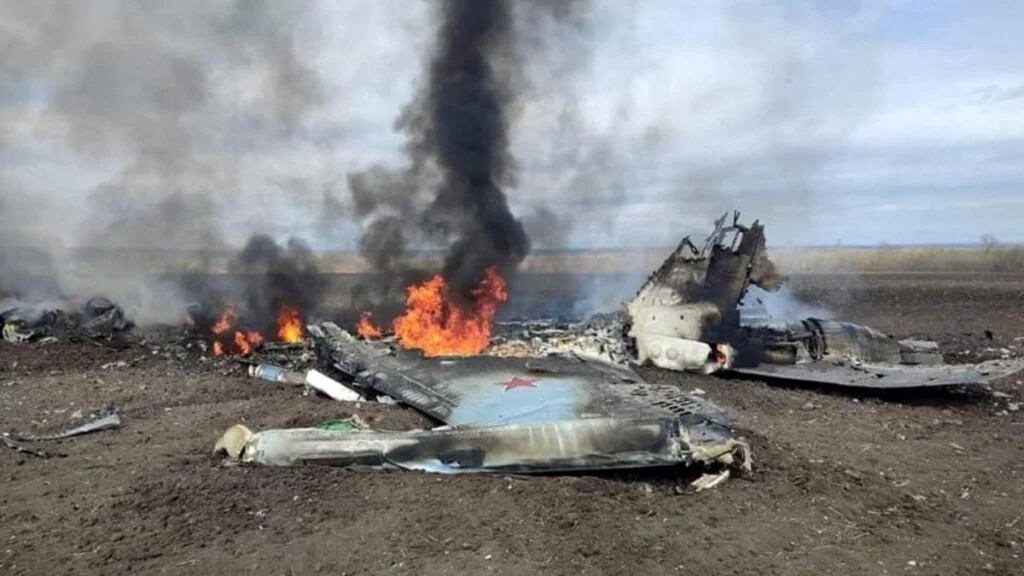 Уничтожение Су-35: горящие обломки истребителя с красной звездой