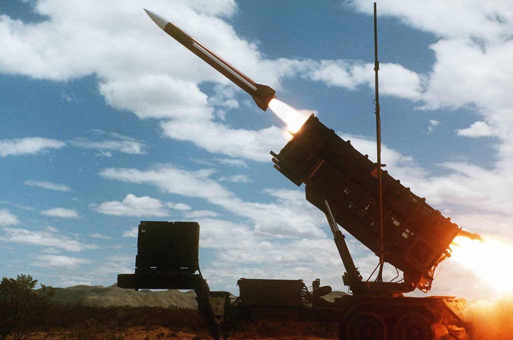 Ракета Patriot запускається з пускової установки протиповітряної оборони