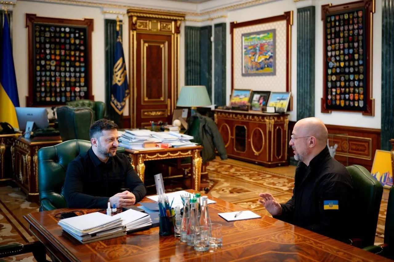 Зеленський обговорює захист енергетики зі Шмигалем у кабінеті