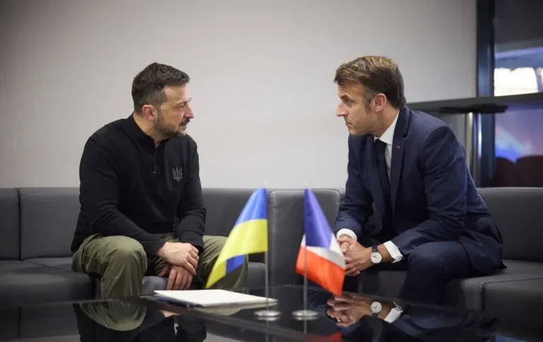 Зеленський та Макрон обговорюють ситуацію на фронті та загрози