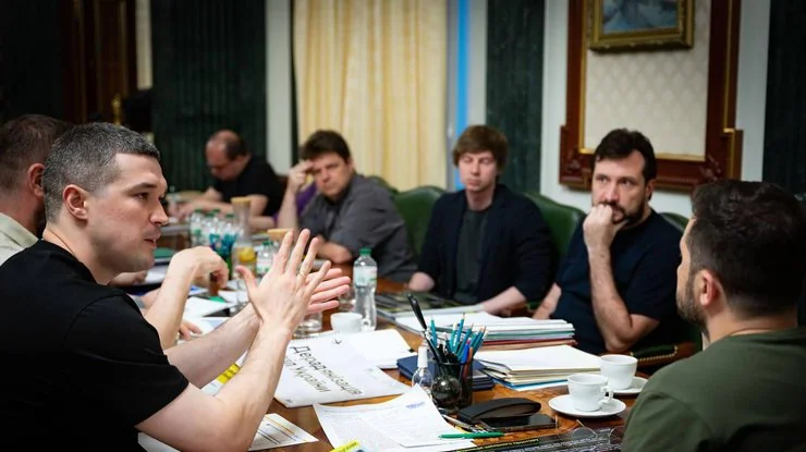 Зеленський на нараді з керівництвом Збройних сил щодо пріоритетів оборони