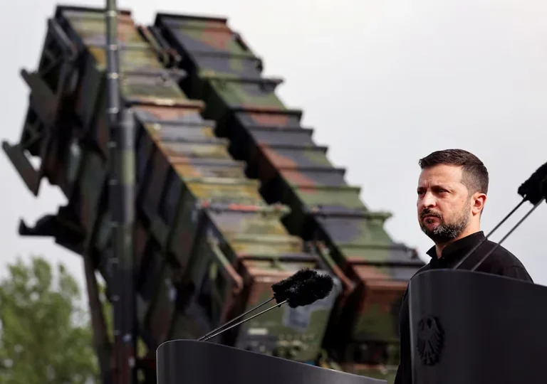 Зеленський виступає на тлі пускової установки ракет Patriot