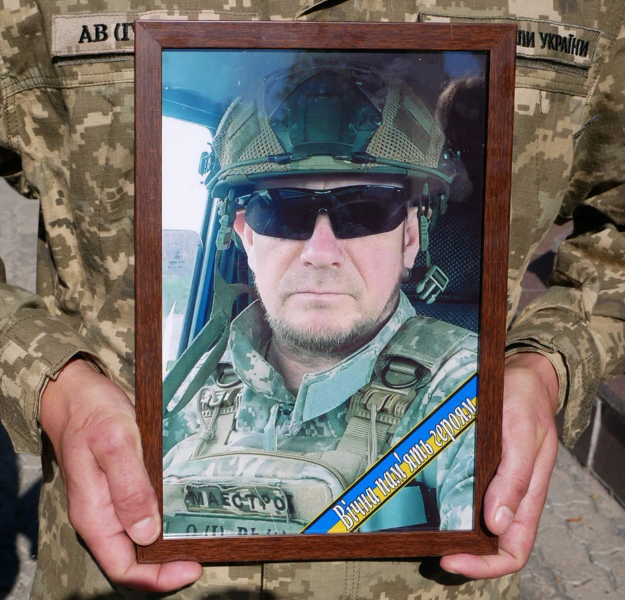 Роменська громада попрощалася із захисником Дмитром Берестовським